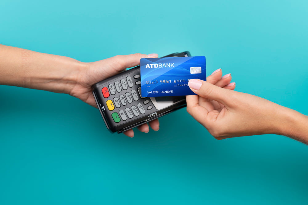 person paying with its credit card